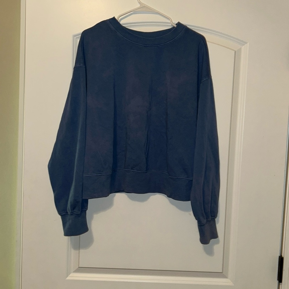 Oversized cropped blue sweater